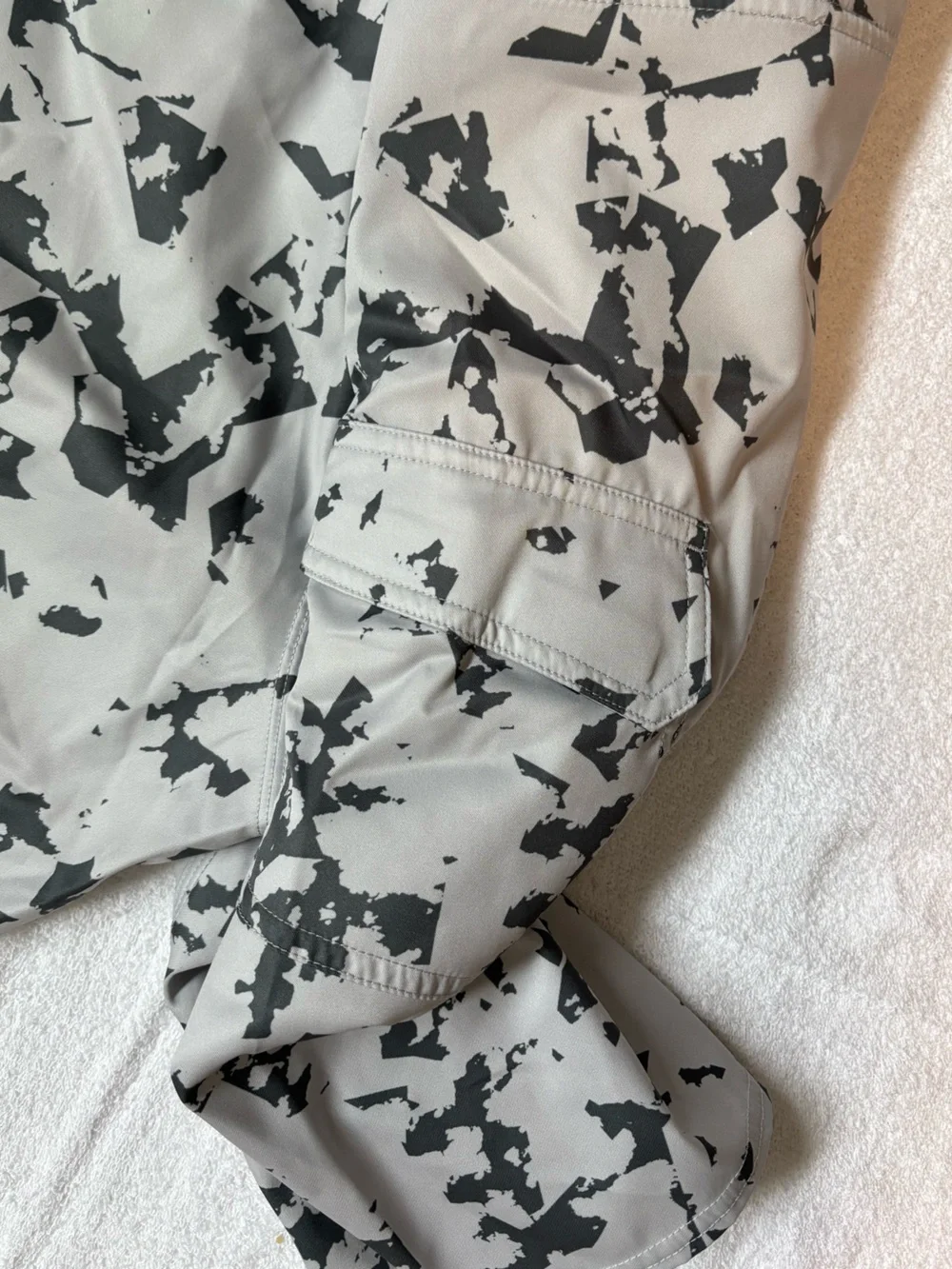 Oakley Swim Trunks Gray Black Abstract Print Size 36 Summer Casual Beach Shorts